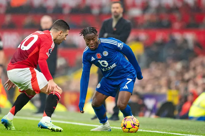 Abdul Fatawu of Leicester (R) dribbles Diogo Dalot of Man. United (L) during the Premier League