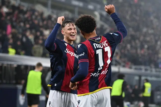 Sam Beukema celebrating his goal with Dan Ndoye during Bologna FC vs Venezia FC