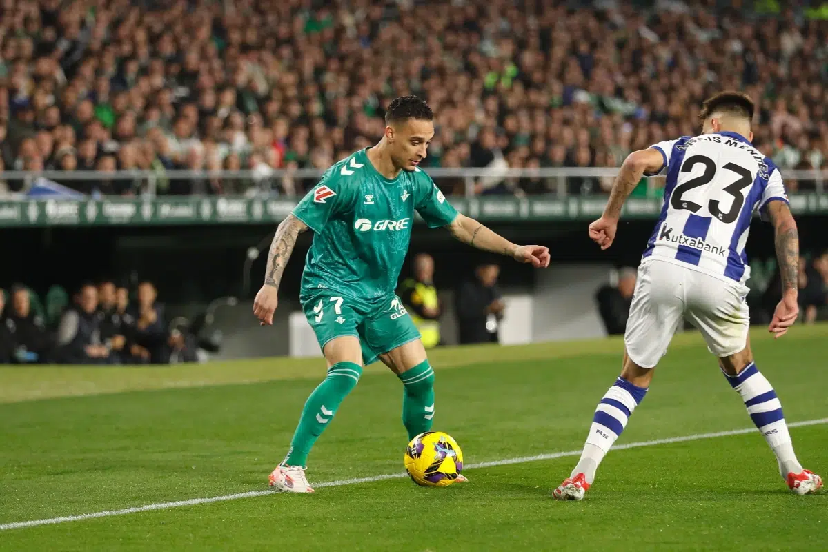 Antony in action during Real Betis vs Real Sociedad at the Estadio Benito Villamarin.