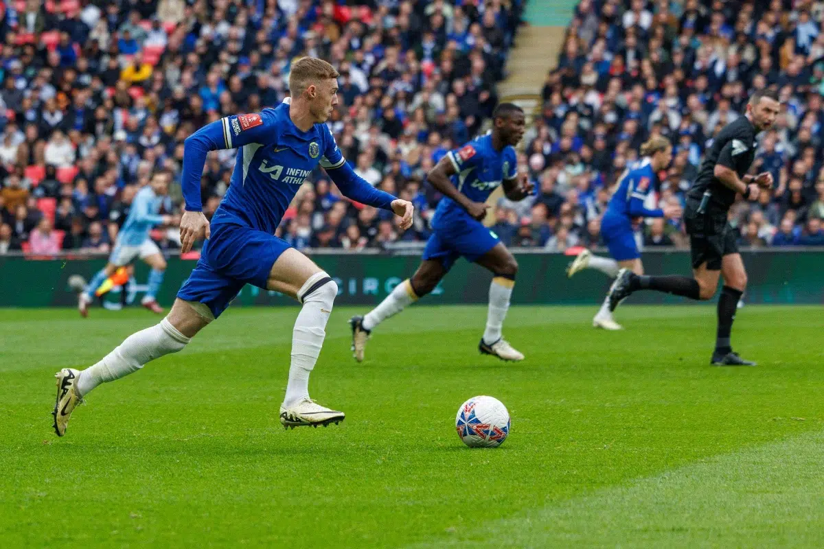 Cole Palmer sprinting aside teammates during Man City vs Chelsea at Wembley Stadium.