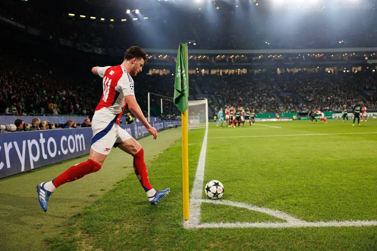Declan Rice in action during Champions League game between Sporting CP and Arsenal FC at Jose Alvalade Stadium.