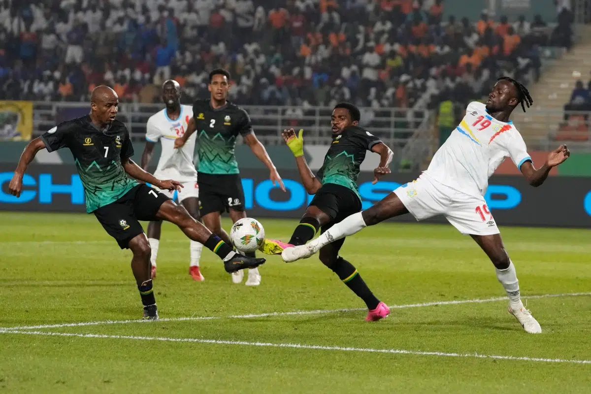 Fiston Mayele challenges for the ball with Tanzania's Himid Mao during the match between Tanzania and DR Congo.