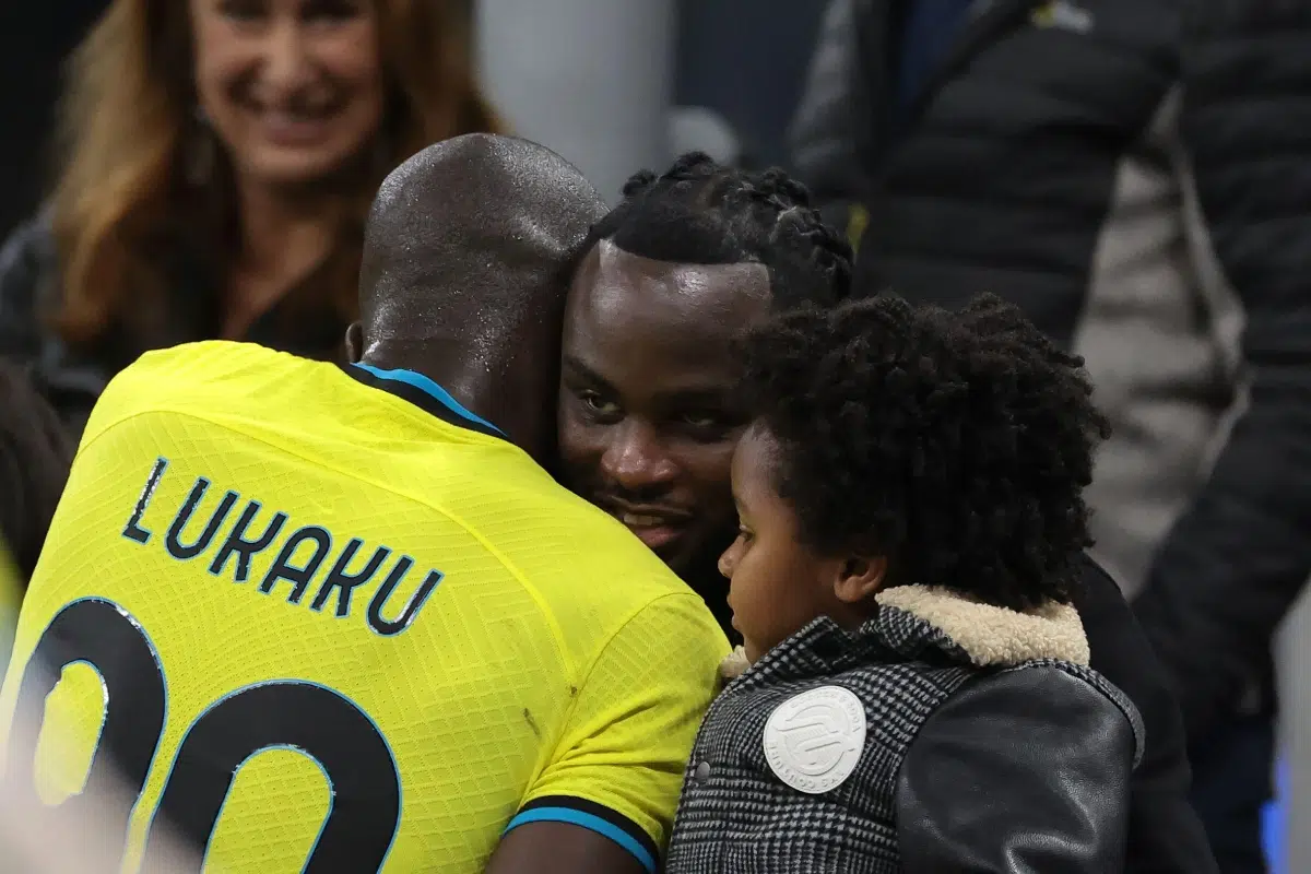 Romelu Lukaku of FC Internazionale salutes his brother Jordan, 2023