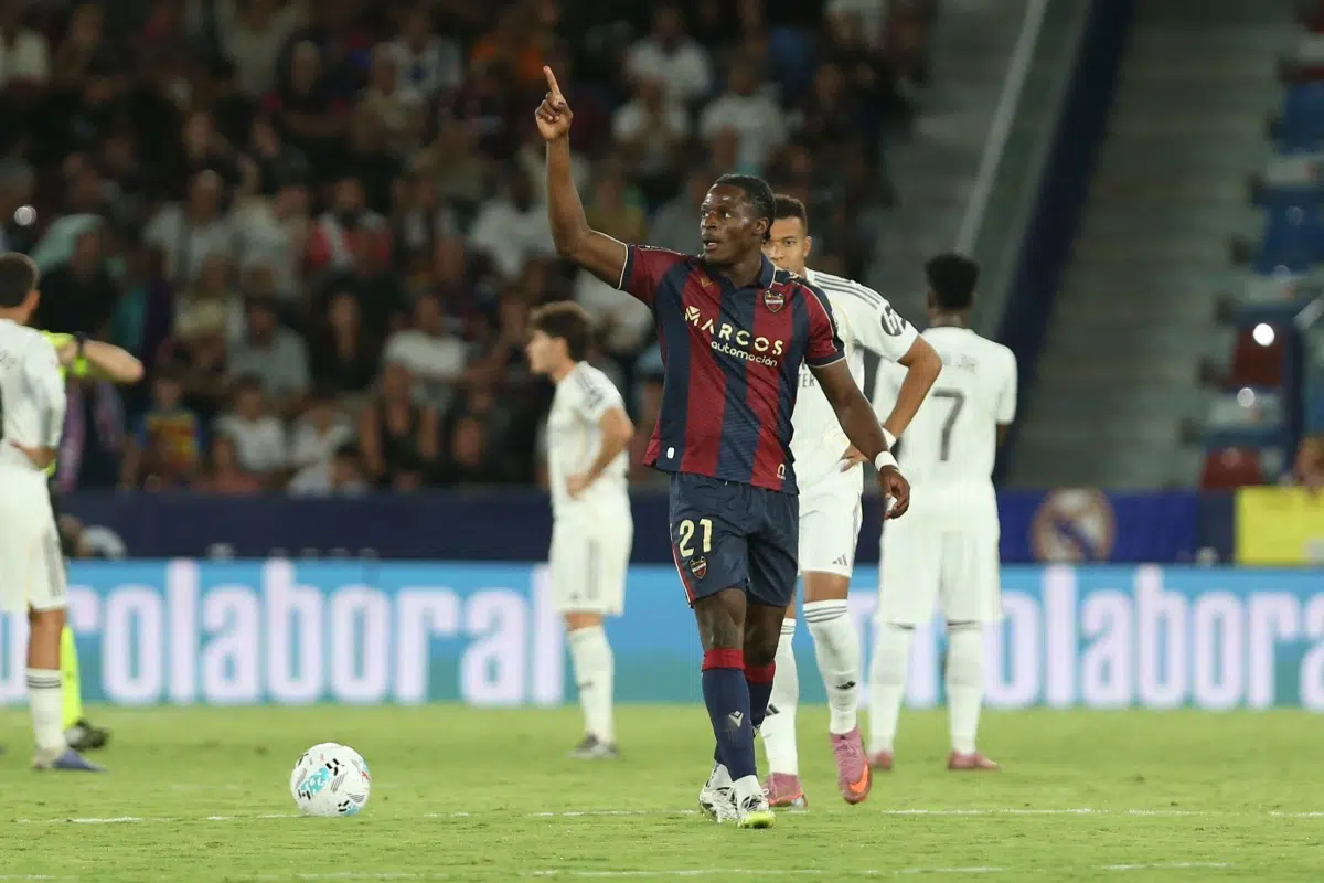 Levantes' Karl Etta Eyong celebrates after scoring his side's first goal during the Spanish La Liga soccer match, 2025
