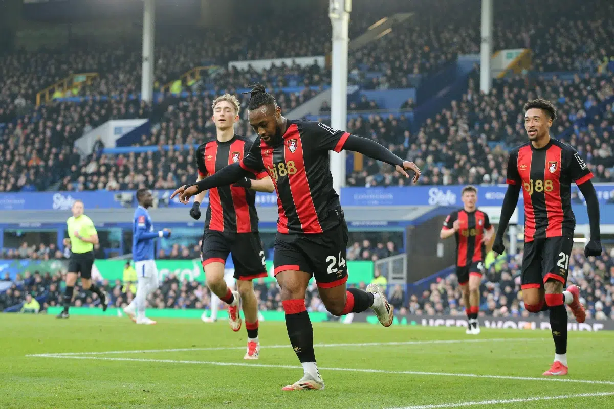 Antoine Semenyo of Bournemouth celebrates with his teammates, 2025