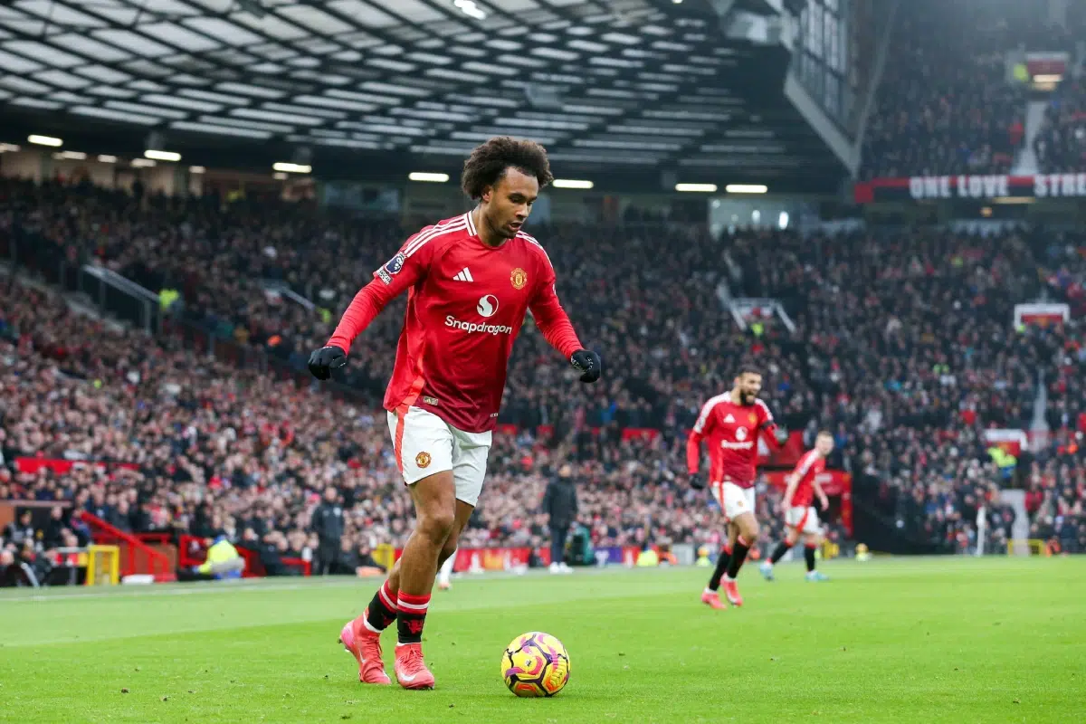 Manchester United forward Joshua Zirkzee Premier League match, 2025