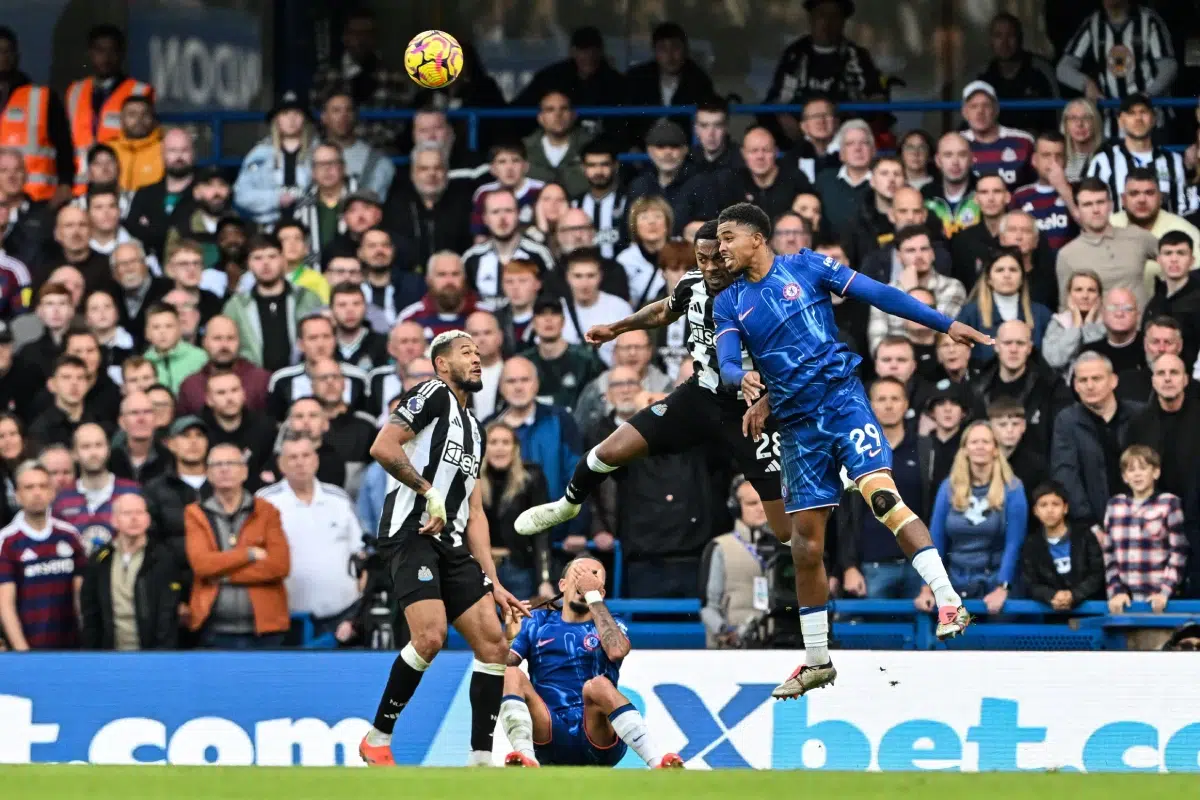 Wesley Fofana of Chelsea heads the ball clear during the Premier League match Chelsea vs Newcastle United, 2025