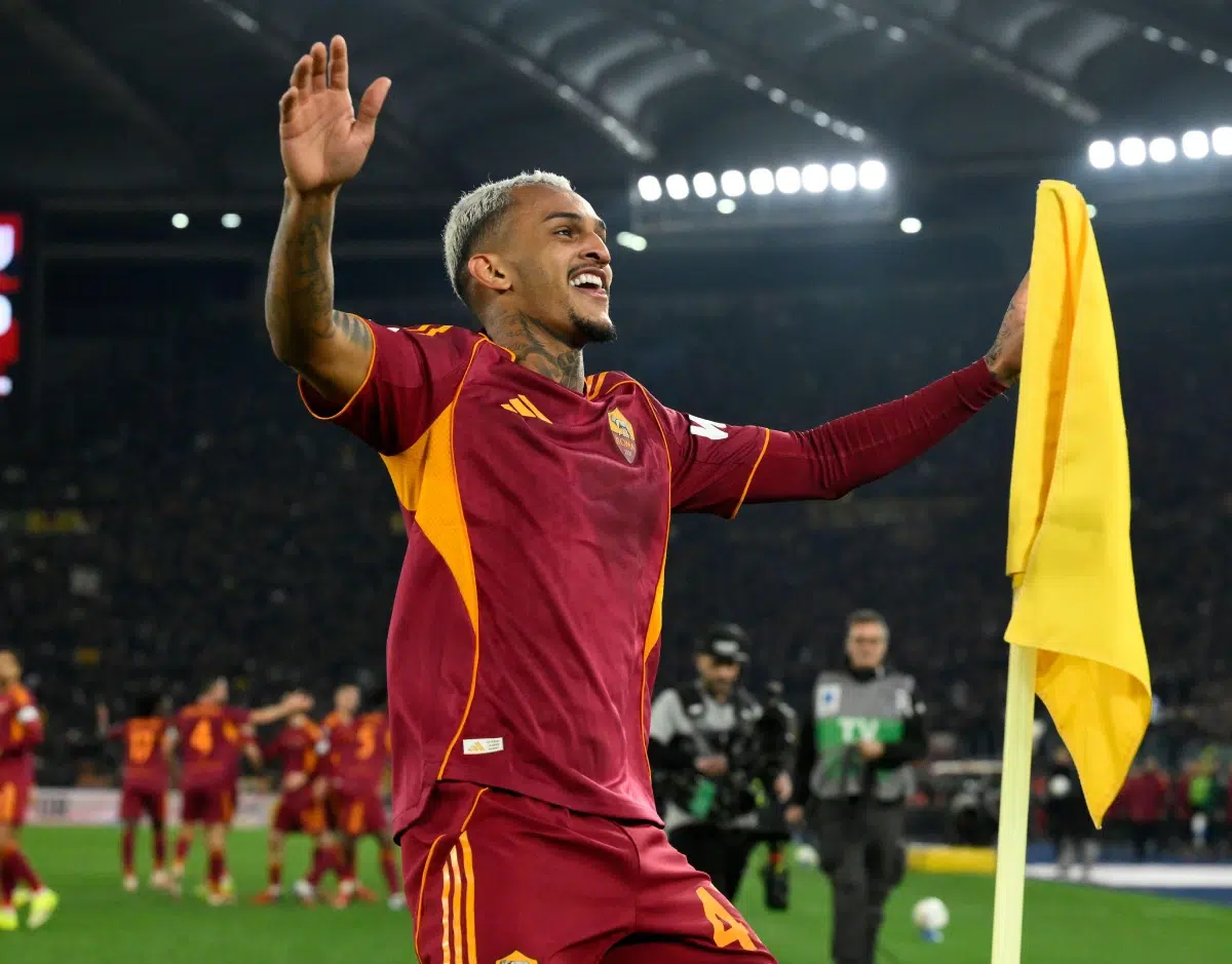 Roma's Wesley Franca celebrates his goal